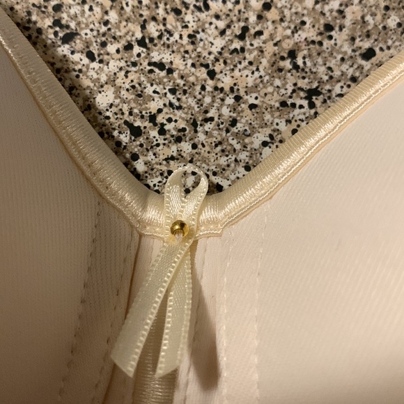 Vanity Fair Body Caress Full Coverage Bra Size 38D - Picture 13 of 15